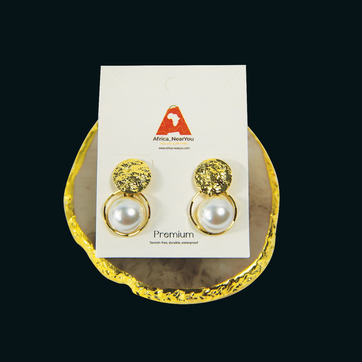 Water Pearl earrings.