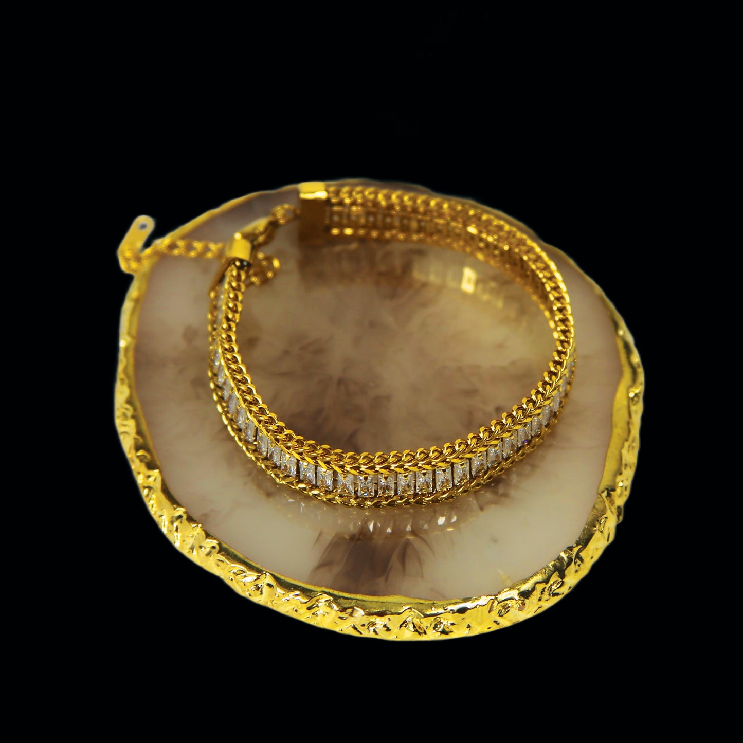 Bracelet with white zircon